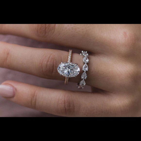 4.7 carat simulated diamond engagement ring in white gold setting - Picture 3 of 6